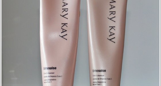 Retirando a maquiagem e cuidados com a pele usando produtos Mary Kay